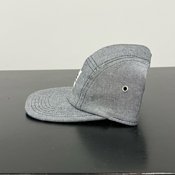 On Cloud Swiss Engineering 5 Panel Cap Running Hat - Picture 3 of 8